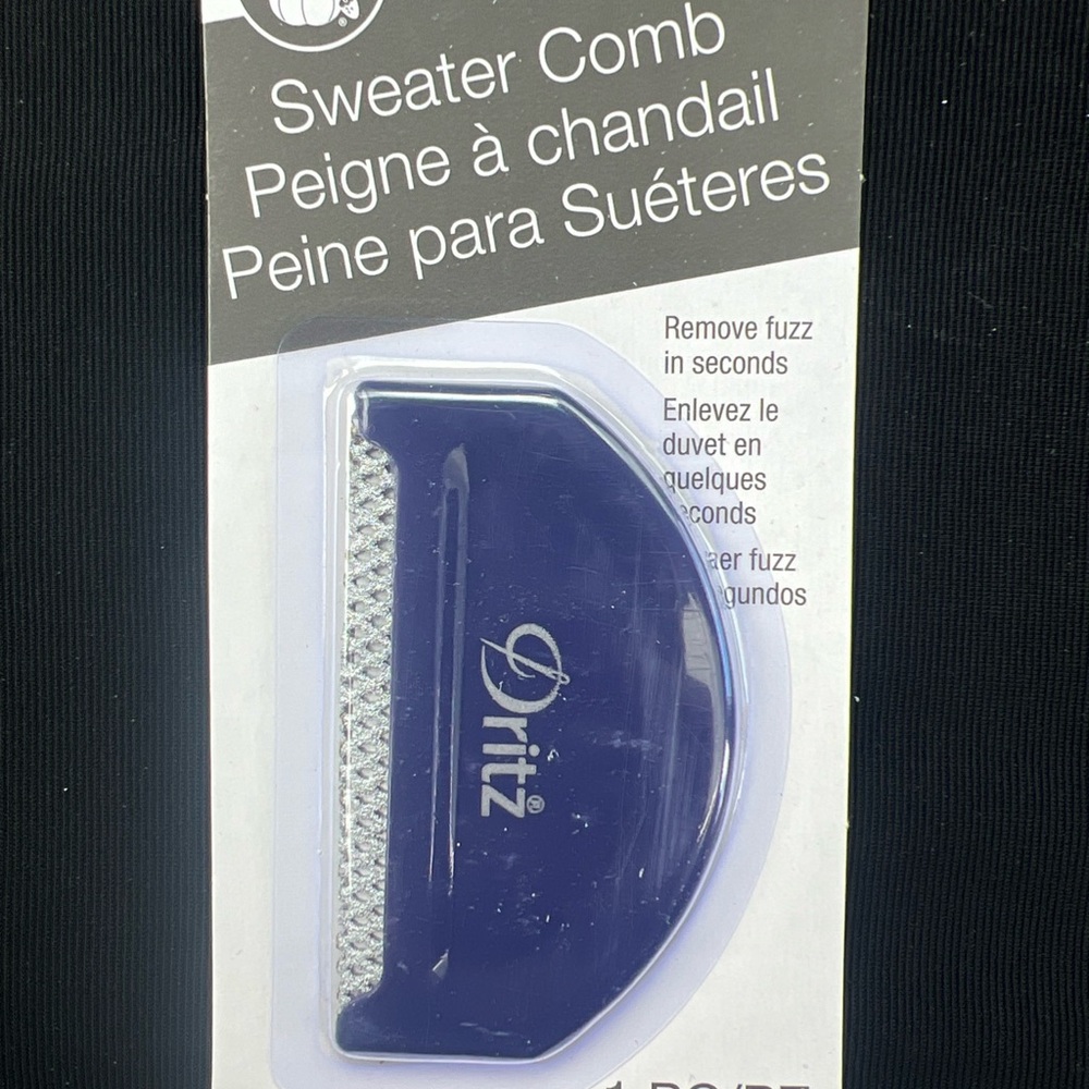 New DRITZ Sweater Comb - De-fuzzer. Blue. Keep sweaters like New!